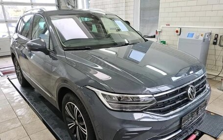 Volkswagen Tiguan II, 2022 год, 2 272 000 рублей, 3 фотография