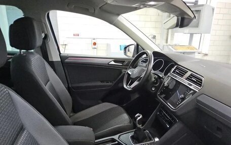 Volkswagen Tiguan II, 2022 год, 2 272 000 рублей, 8 фотография