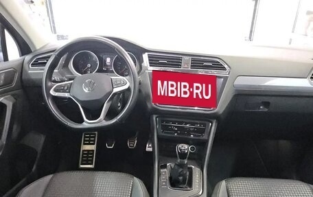 Volkswagen Tiguan II, 2022 год, 2 272 000 рублей, 10 фотография