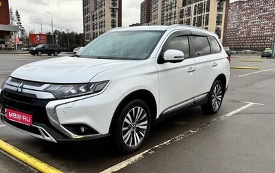 Mitsubishi Outlander III рестайлинг 3, 2020 год, 2 800 000 рублей, 1 фотография
