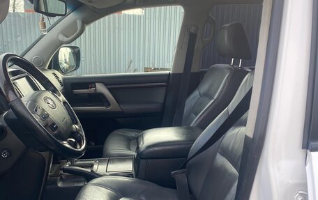 Toyota Land Cruiser 200, 2010 год, 2 770 000 рублей, 8 фотография