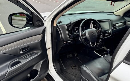 Mitsubishi Outlander III рестайлинг 3, 2020 год, 2 800 000 рублей, 9 фотография