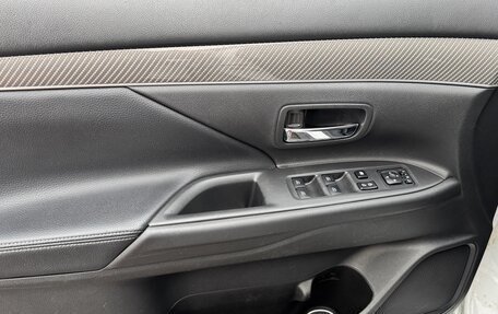 Mitsubishi Outlander III рестайлинг 3, 2020 год, 2 800 000 рублей, 10 фотография