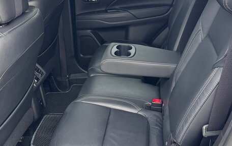 Mitsubishi Outlander III рестайлинг 3, 2020 год, 2 800 000 рублей, 12 фотография