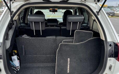 Mitsubishi Outlander III рестайлинг 3, 2020 год, 2 800 000 рублей, 13 фотография