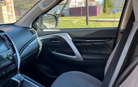 Mitsubishi Pajero Sport III рестайлинг, 2019 год, 3 100 000 рублей, 10 фотография