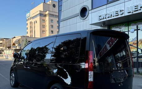 Hyundai Staria, 2024 год, 5 950 000 рублей, 8 фотография