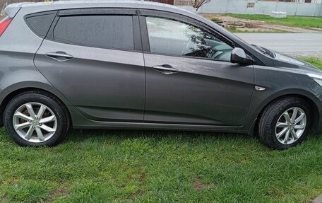 Hyundai Solaris II рестайлинг, 2013 год, 1 000 000 рублей, 2 фотография