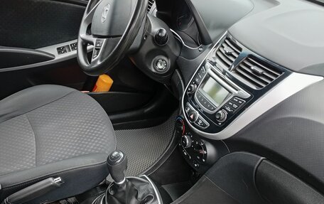 Hyundai Solaris II рестайлинг, 2013 год, 1 000 000 рублей, 4 фотография