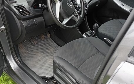 Hyundai Solaris II рестайлинг, 2013 год, 1 000 000 рублей, 8 фотография