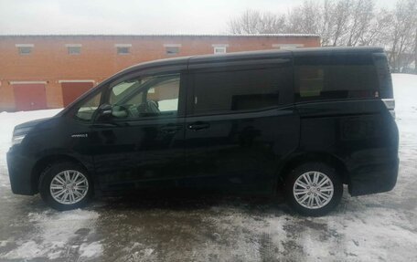 Toyota Voxy III, 2019 год, 1 990 000 рублей, 9 фотография