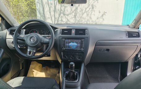 Volkswagen Jetta VI, 2013 год, 995 000 рублей, 23 фотография