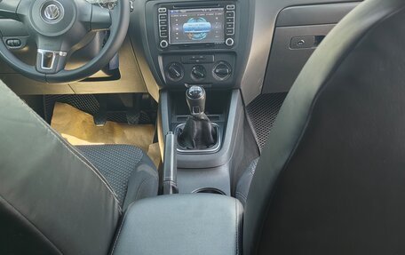 Volkswagen Jetta VI, 2013 год, 995 000 рублей, 24 фотография