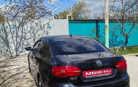 Volkswagen Jetta VI, 2013 год, 995 000 рублей, 21 фотография