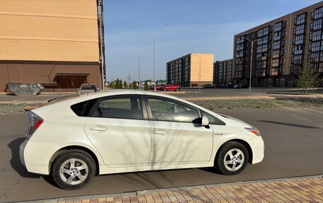 Toyota Prius, 2015 год, 1 500 000 рублей, 4 фотография