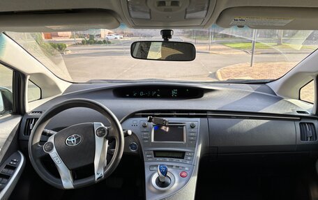 Toyota Prius, 2015 год, 1 500 000 рублей, 10 фотография