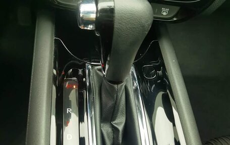 Honda Vezel, 2021 год, 1 350 000 рублей, 17 фотография