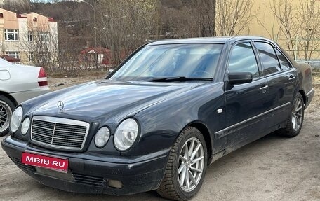 Mercedes-Benz E-Класс, 1997 год, 320 000 рублей, 1 фотография