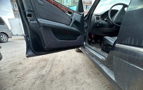 Mercedes-Benz E-Класс, 1997 год, 320 000 рублей, 3 фотография