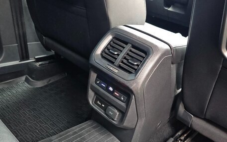 Volkswagen Tiguan II, 2019 год, 2 850 000 рублей, 12 фотография