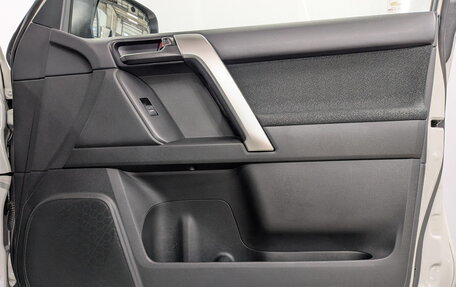 Toyota Land Cruiser Prado 150 рестайлинг 2, 2020 год, 6 175 000 рублей, 26 фотография