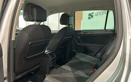 Volkswagen Tiguan II, 2018 год, 2 599 000 рублей, 13 фотография