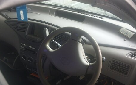 Toyota Prius IV XW50, 1999 год, 100 000 рублей, 2 фотография