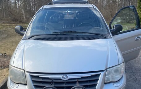 Chrysler Voyager IV, 2003 год, 300 000 рублей, 1 фотография