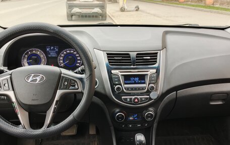 Hyundai Solaris II рестайлинг, 2015 год, 900 000 рублей, 11 фотография