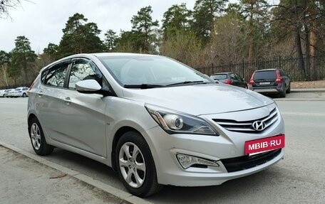 Hyundai Solaris II рестайлинг, 2015 год, 900 000 рублей, 2 фотография