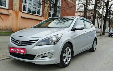 Hyundai Solaris II рестайлинг, 2015 год, 900 000 рублей, 7 фотография