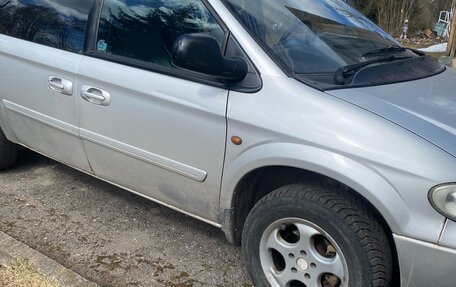 Chrysler Voyager IV, 2003 год, 300 000 рублей, 2 фотография