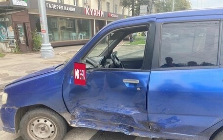 Nissan Cube II, 2000 год, 70 000 рублей, 2 фотография