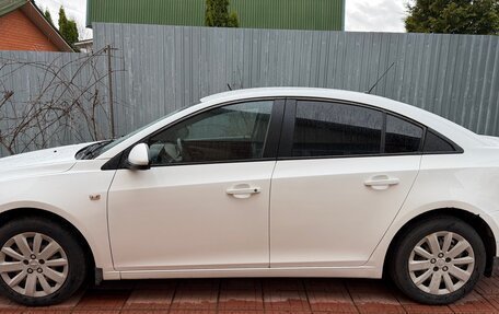 Chevrolet Cruze II, 2010 год, 670 000 рублей, 3 фотография