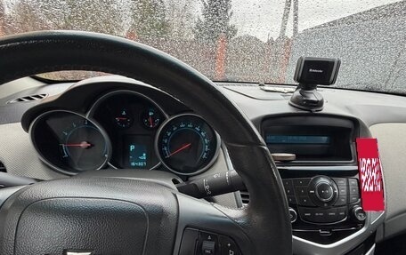 Chevrolet Cruze II, 2010 год, 670 000 рублей, 9 фотография