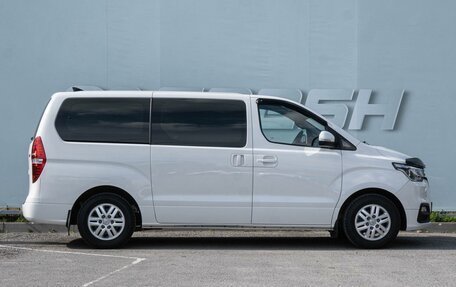Hyundai H-1 II рестайлинг, 2018 год, 2 920 000 рублей, 5 фотография
