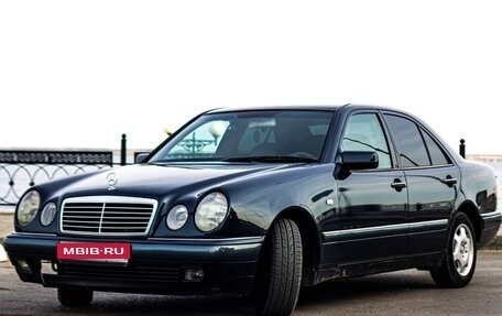 Mercedes-Benz E-Класс, 1997 год, 390 000 рублей, 1 фотография