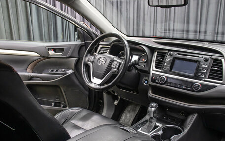 Toyota Highlander III, 2013 год, 2 398 000 рублей, 11 фотография