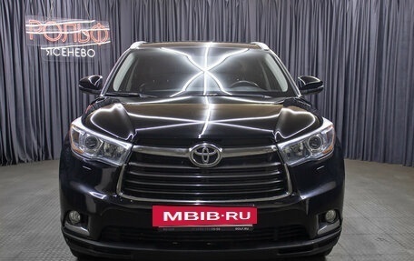Toyota Highlander III, 2013 год, 2 398 000 рублей, 2 фотография