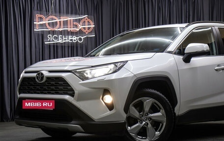 Toyota RAV4, 2020 год, 2 998 000 рублей, 21 фотография