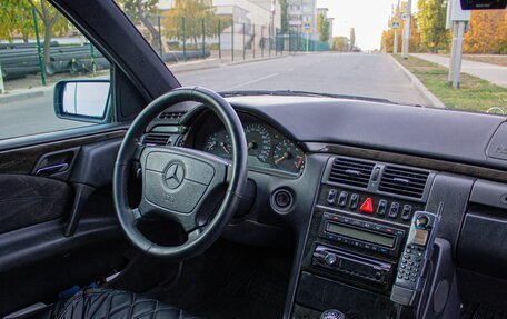 Mercedes-Benz E-Класс, 1997 год, 390 000 рублей, 9 фотография