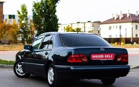 Mercedes-Benz E-Класс, 1997 год, 390 000 рублей, 3 фотография