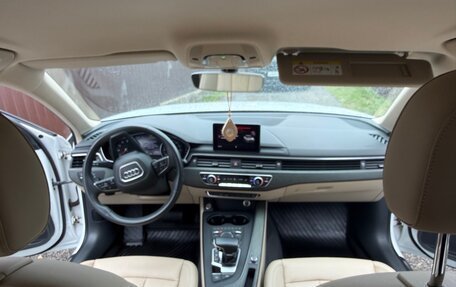 Audi A4, 2018 год, 2 350 000 рублей, 10 фотография