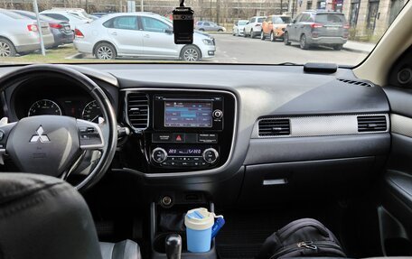 Mitsubishi Outlander III рестайлинг 3, 2013 год, 1 700 000 рублей, 5 фотография