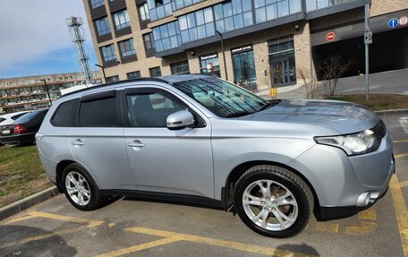 Mitsubishi Outlander III рестайлинг 3, 2013 год, 1 700 000 рублей, 3 фотография