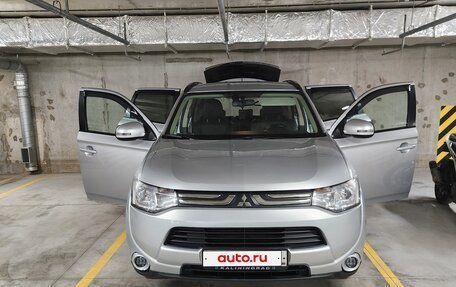 Mitsubishi Outlander III рестайлинг 3, 2013 год, 1 700 000 рублей, 8 фотография