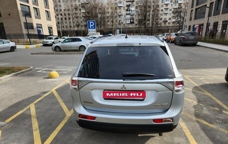 Mitsubishi Outlander III рестайлинг 3, 2013 год, 1 700 000 рублей, 2 фотография