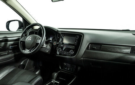 Mitsubishi Outlander III рестайлинг 3, 2017 год, 1 999 777 рублей, 9 фотография