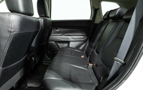 Mitsubishi Outlander III рестайлинг 3, 2017 год, 1 999 777 рублей, 10 фотография