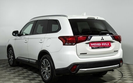 Mitsubishi Outlander III рестайлинг 3, 2017 год, 1 999 777 рублей, 7 фотография